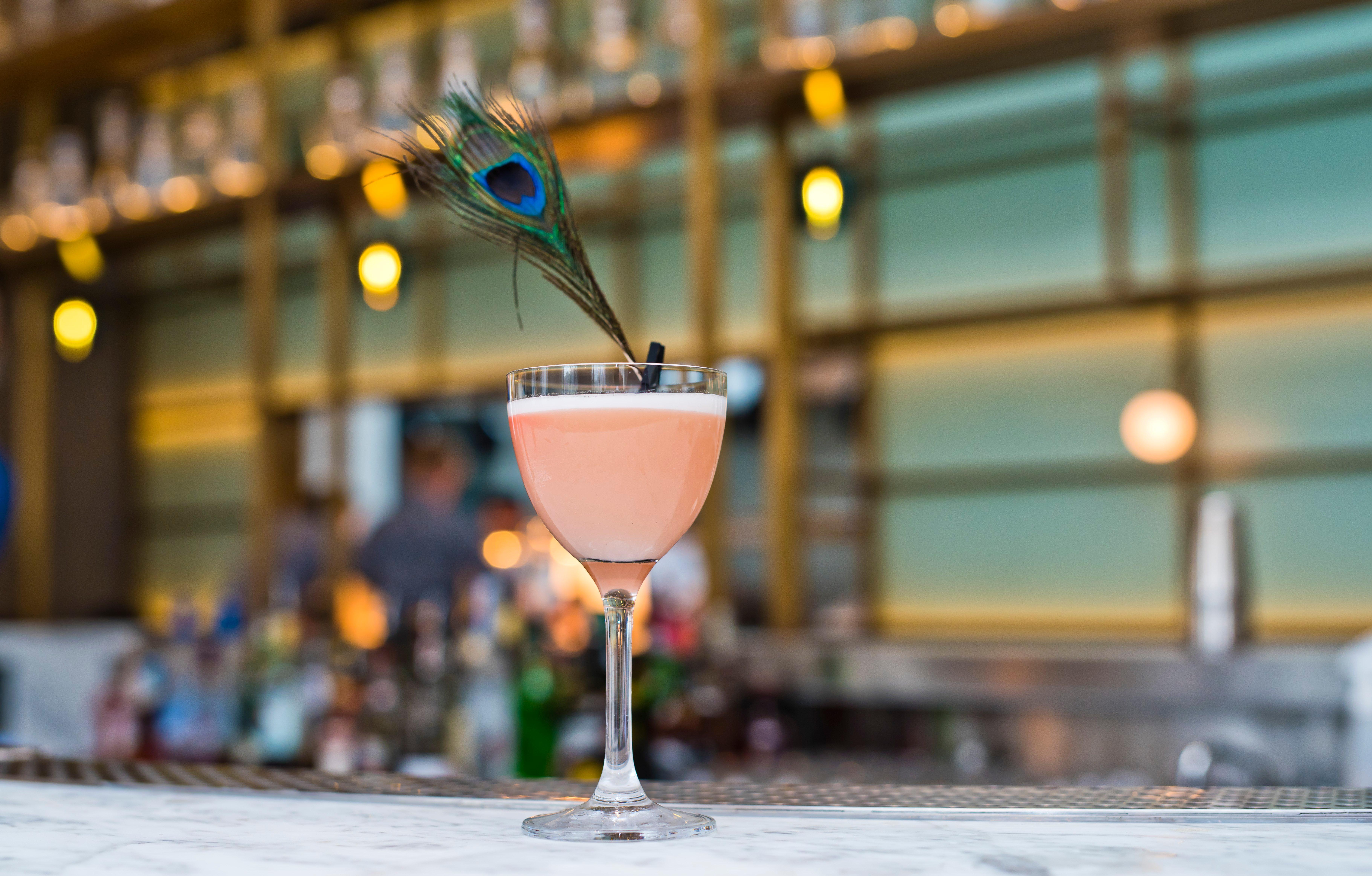 Kimpton Blythswood Square Hotel & Spa By Ihg Glasgow Luaran gambar A Pink Lady cocktail