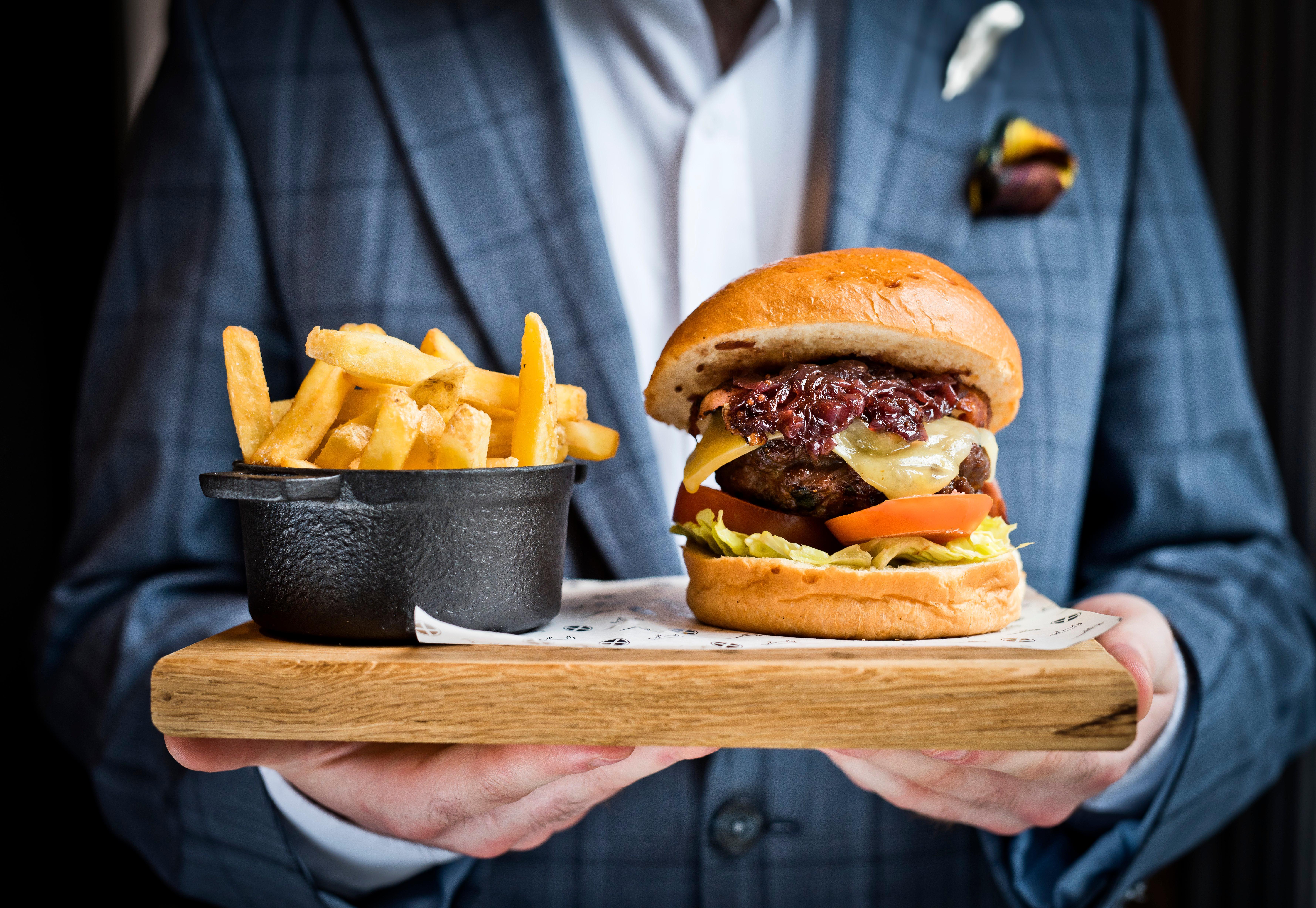 Kimpton Blythswood Square Hotel & Spa By Ihg Glasgow Luaran gambar A burger and chips