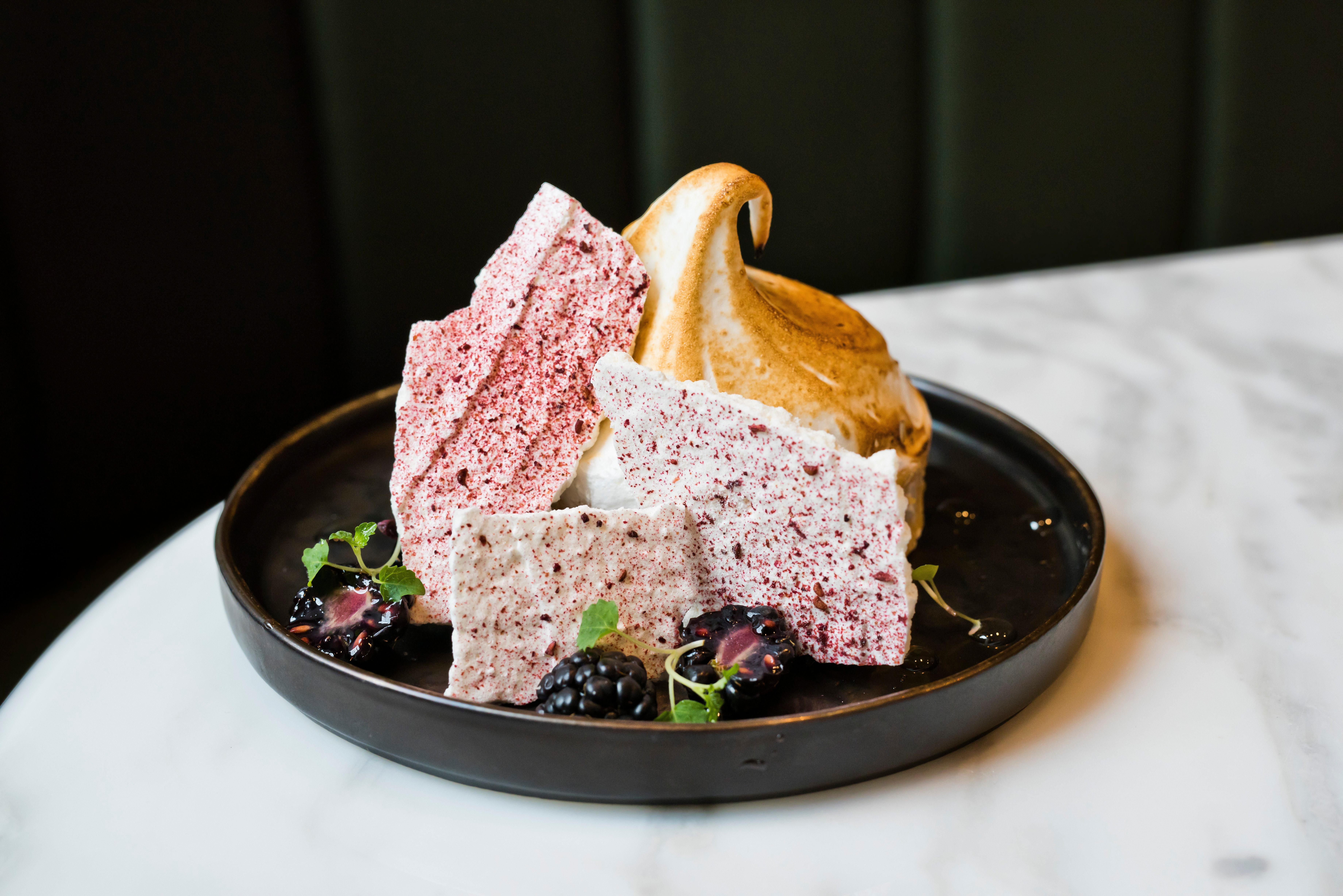 Kimpton Blythswood Square Hotel & Spa By Ihg Glasgow Luaran gambar A blueberry meringue dessert