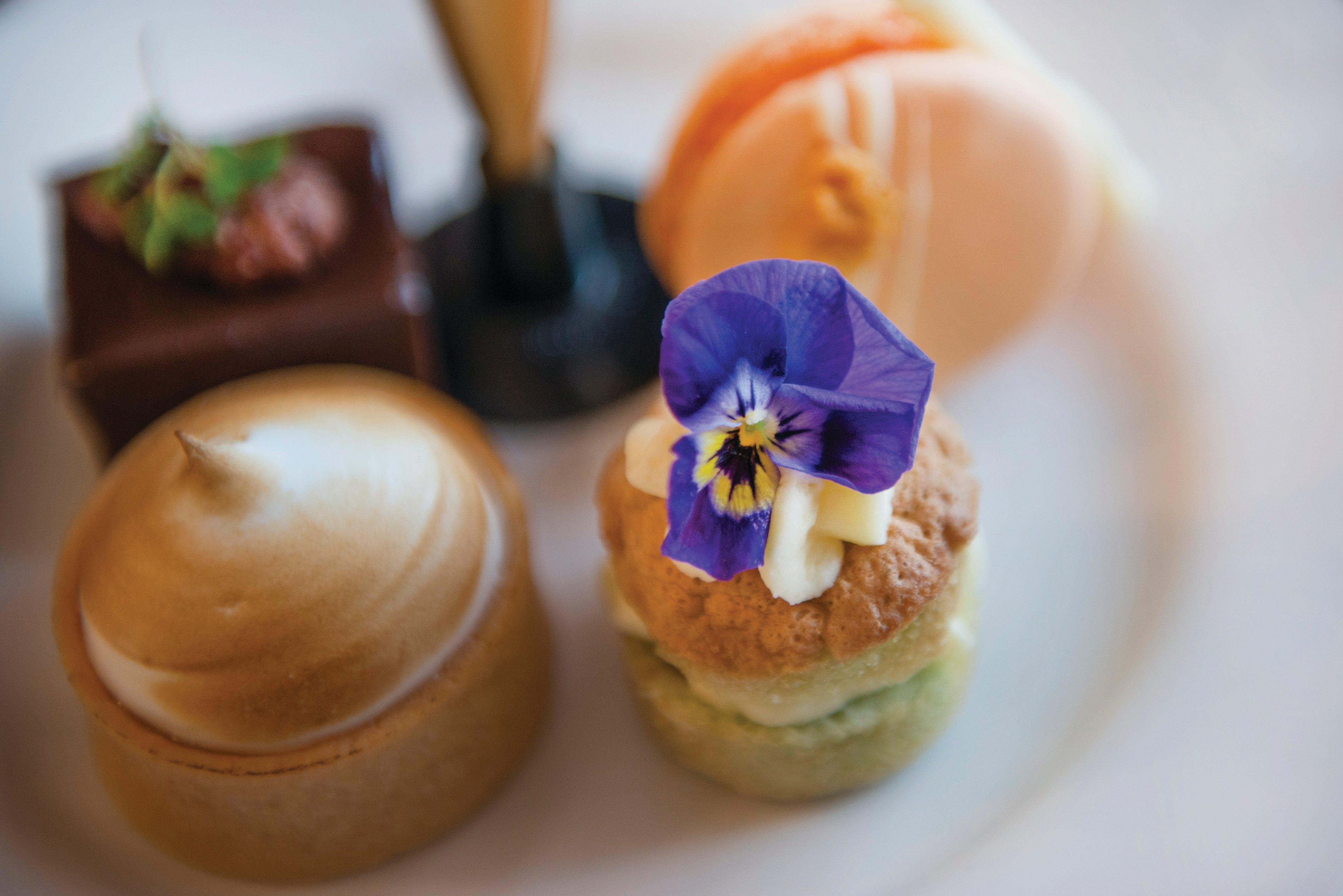 Kimpton Blythswood Square Hotel & Spa By Ihg Glasgow Luaran gambar A selection of petits fours