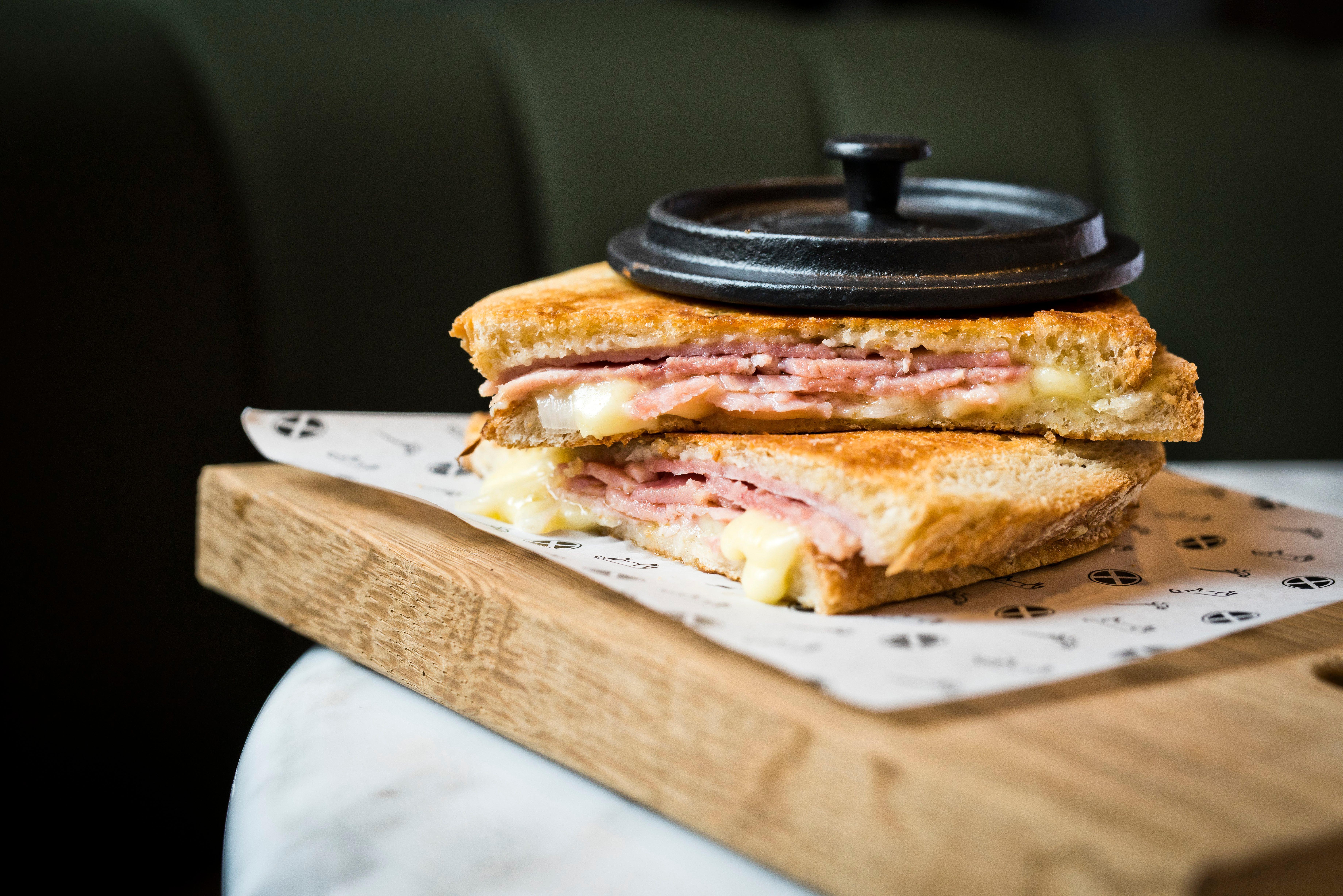 Kimpton Blythswood Square Hotel & Spa By Ihg Glasgow Luaran gambar A ham and cheese sandwich